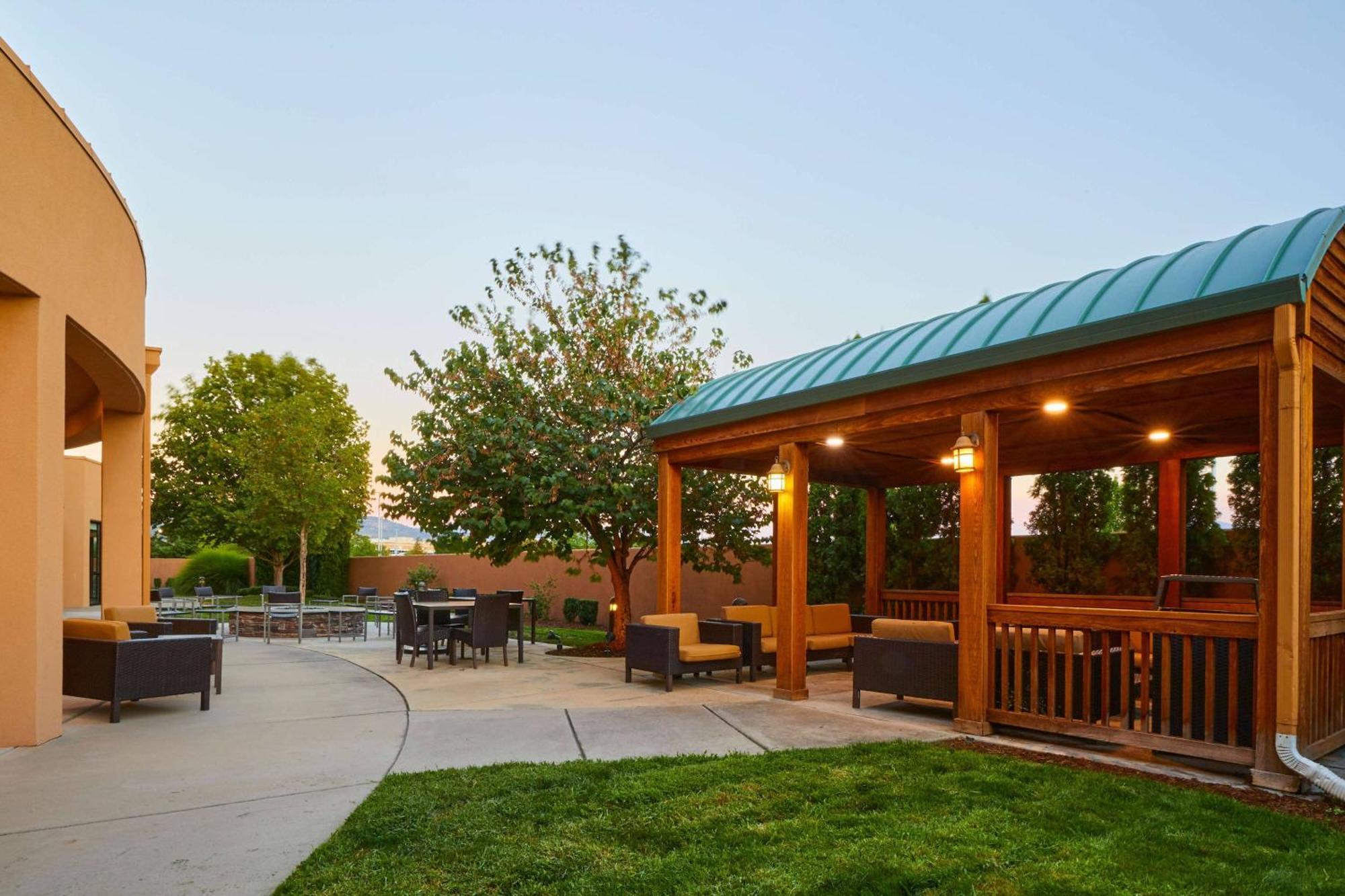 Hotel Courtyard Medford Airport Exterior foto