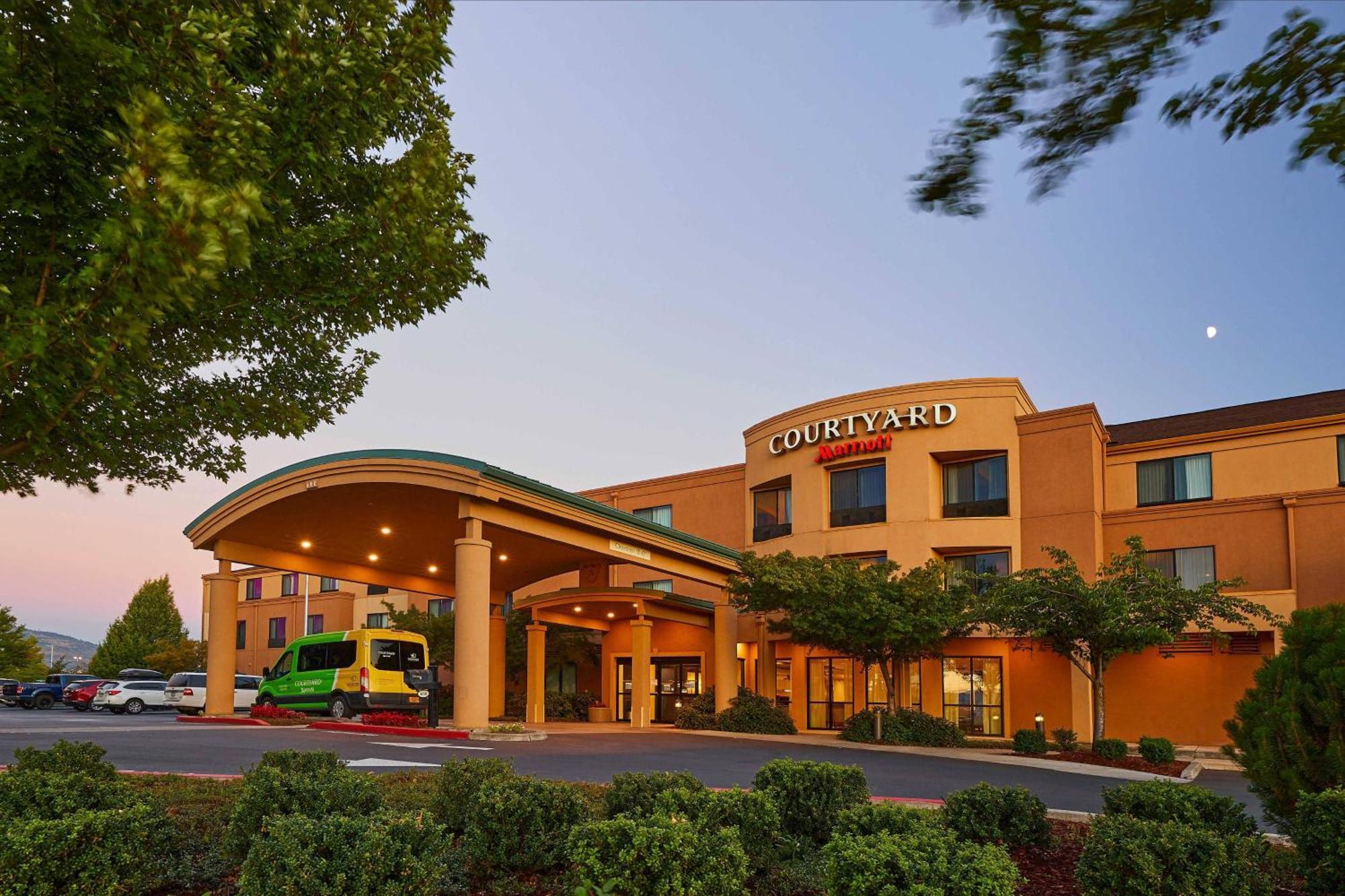 Hotel Courtyard Medford Airport Exterior foto